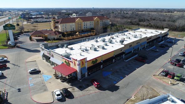 Shafer Crossing Retail Center: 2918 N US Highway 75, Sherman, TX 75090